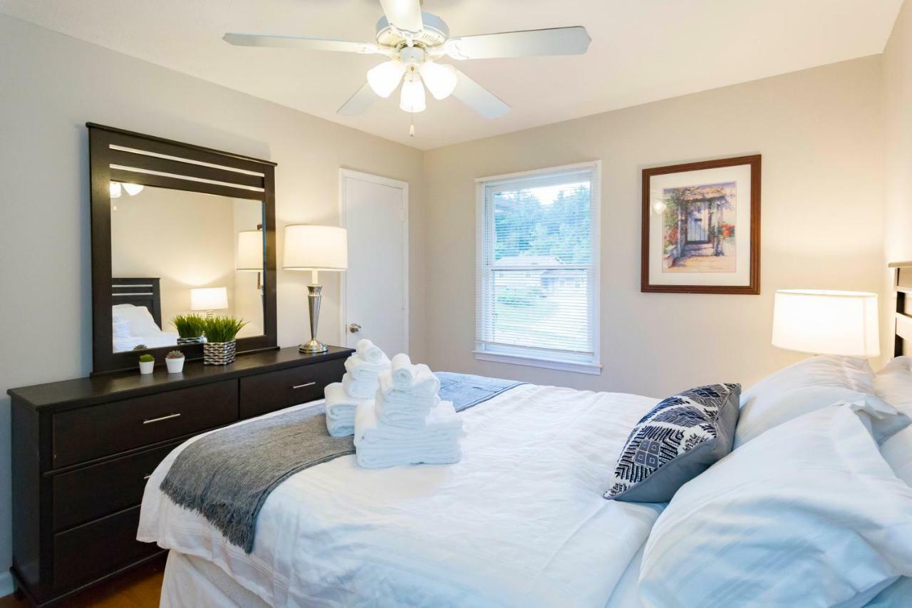 Luxury Home W/Gameroom Kingsizebed Near Six Flags ออสเทล ภายนอก รูปภาพ