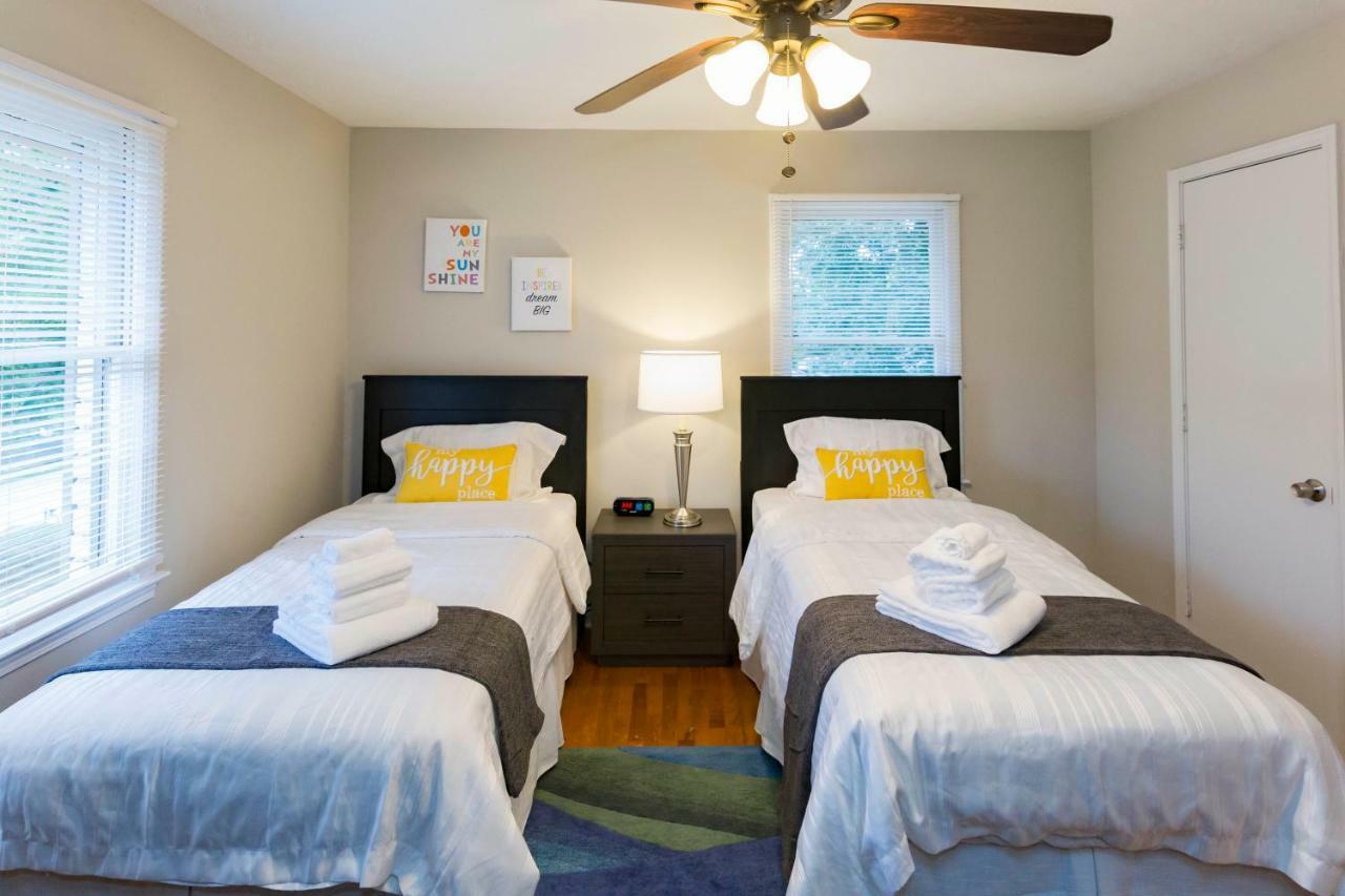 Luxury Home W/Gameroom Kingsizebed Near Six Flags ออสเทล ภายนอก รูปภาพ